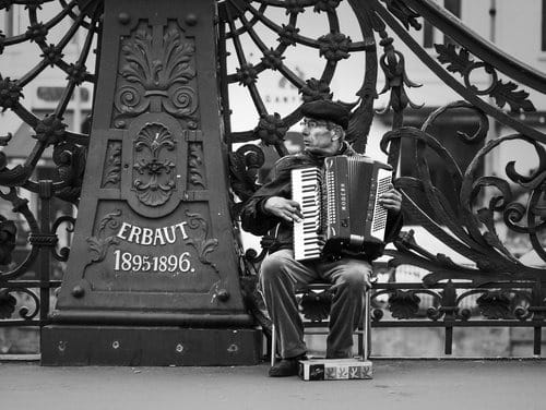 Ray Schneider Critique thumbnail